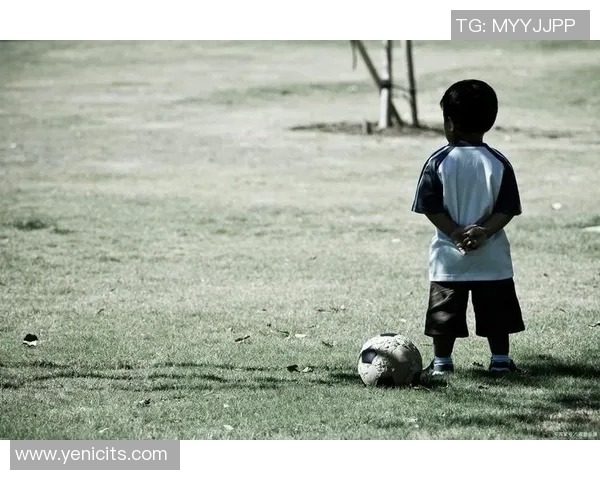 足球明星挑战自我在乡村野球场上展现不一样的激情与风采